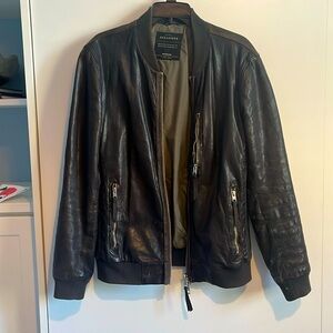 Men’s dark brown leather leather jacket